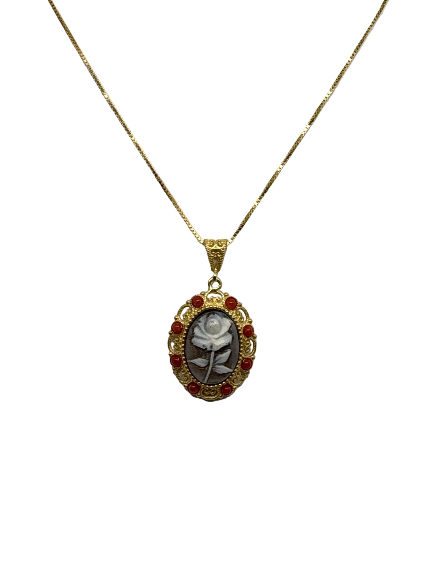 Collana in Cammeo e Corallo incisione Fiore