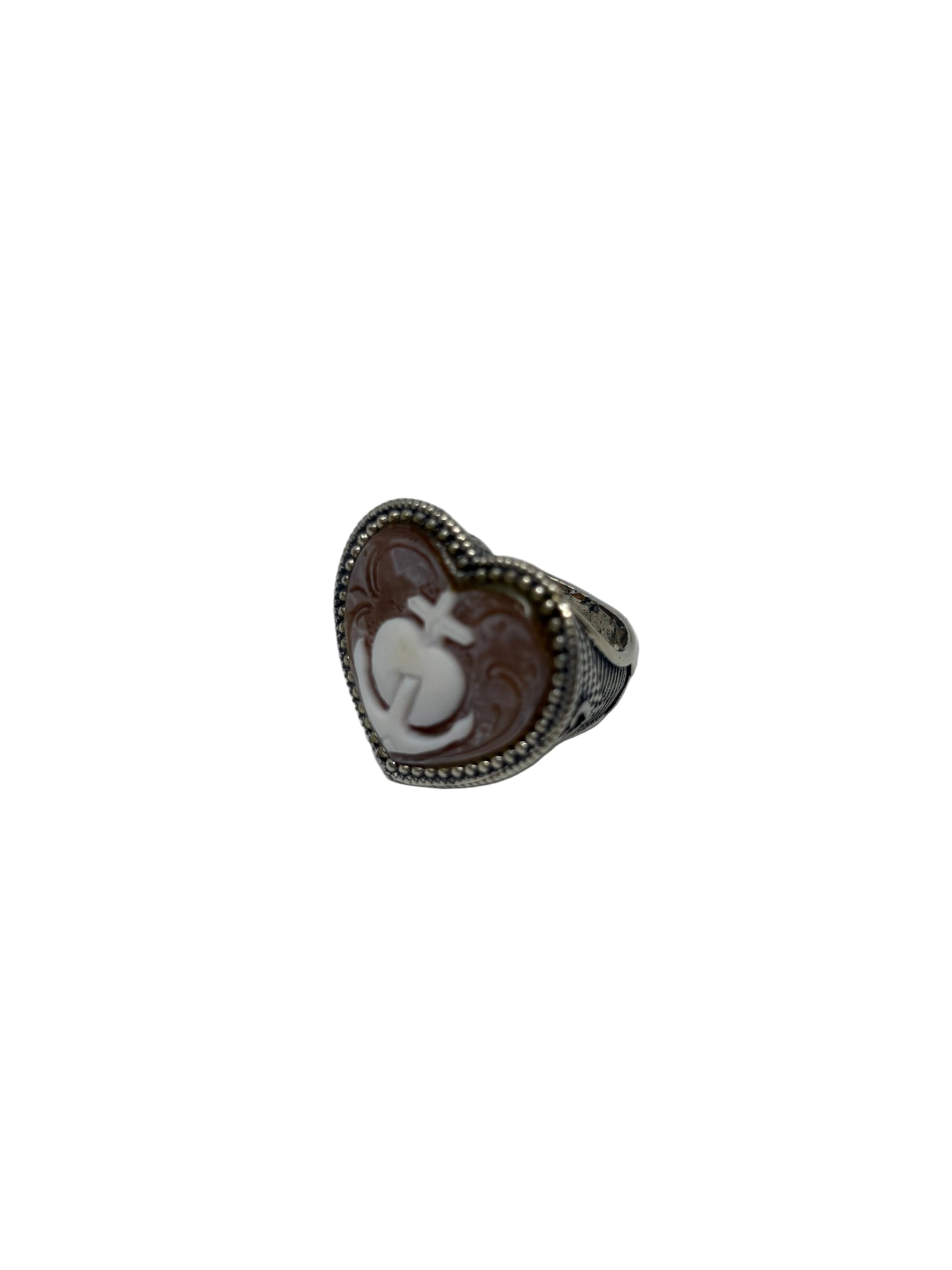 Anello in Cammeo Incisione "Cuore Sacro"