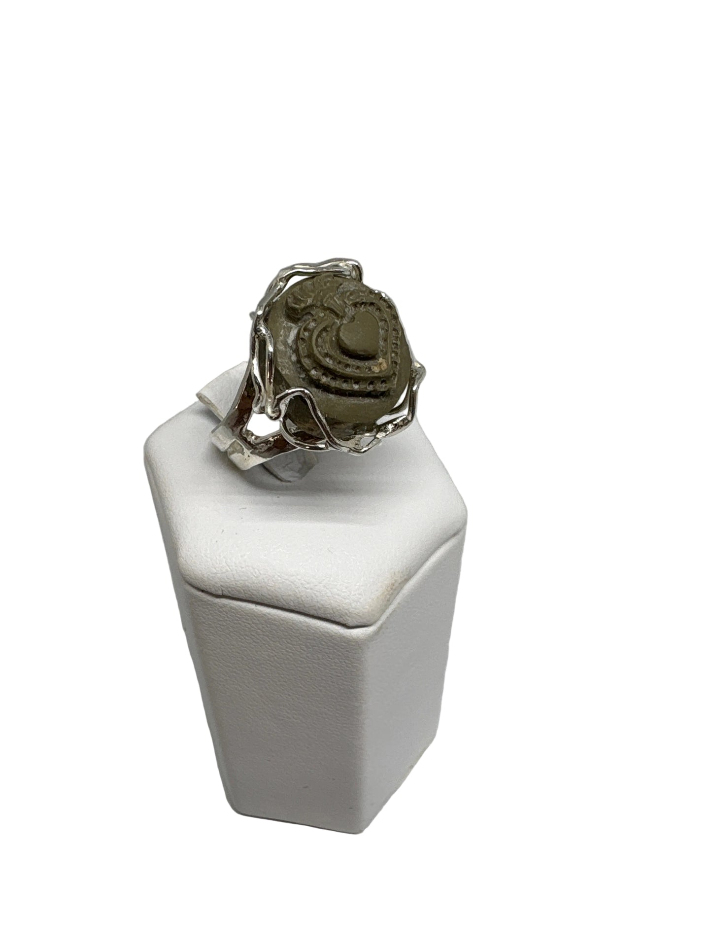 Anello in Cammeo incisione Cuore Sacro