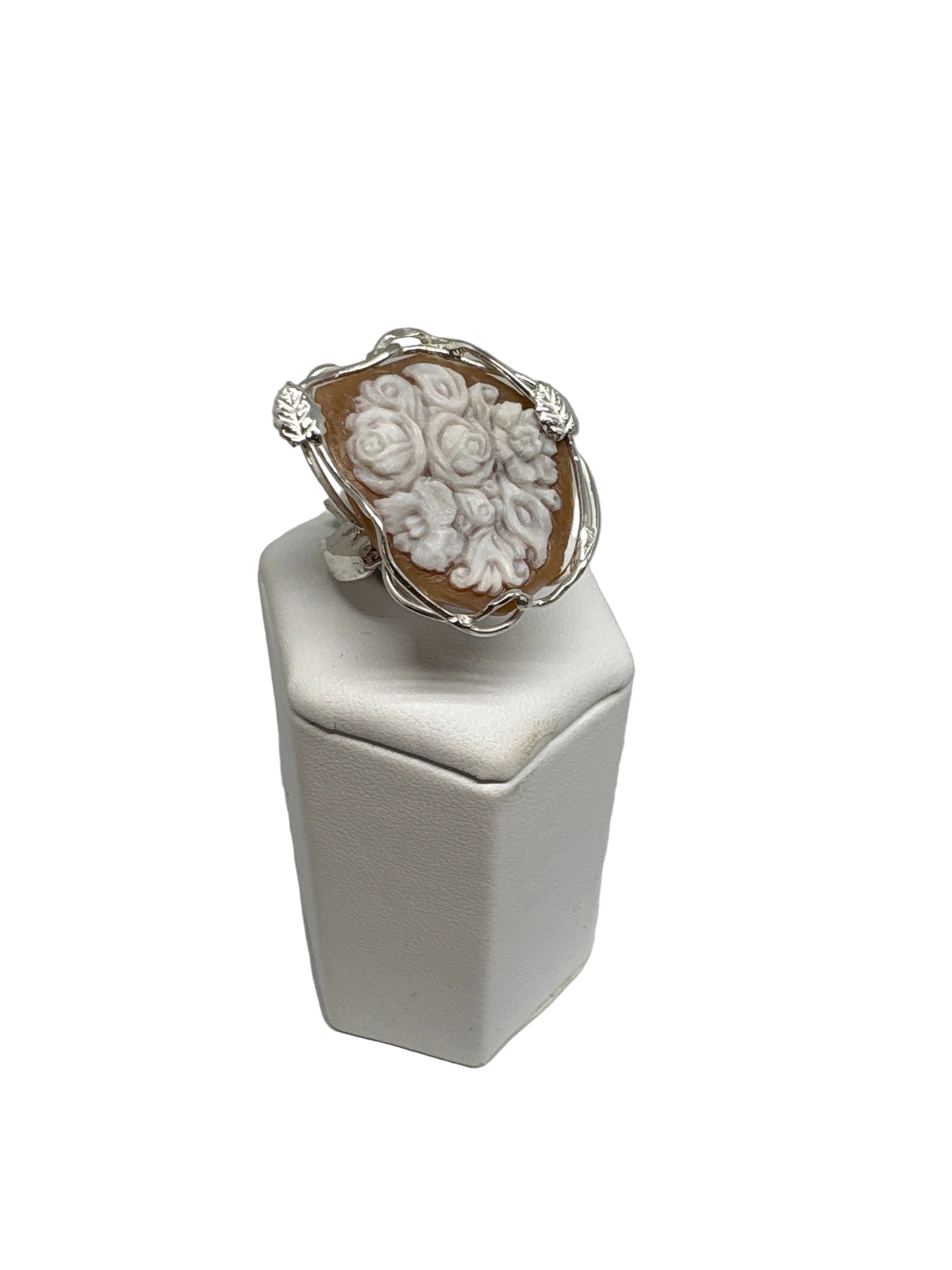 Anello in Cammeo incisione Fiori