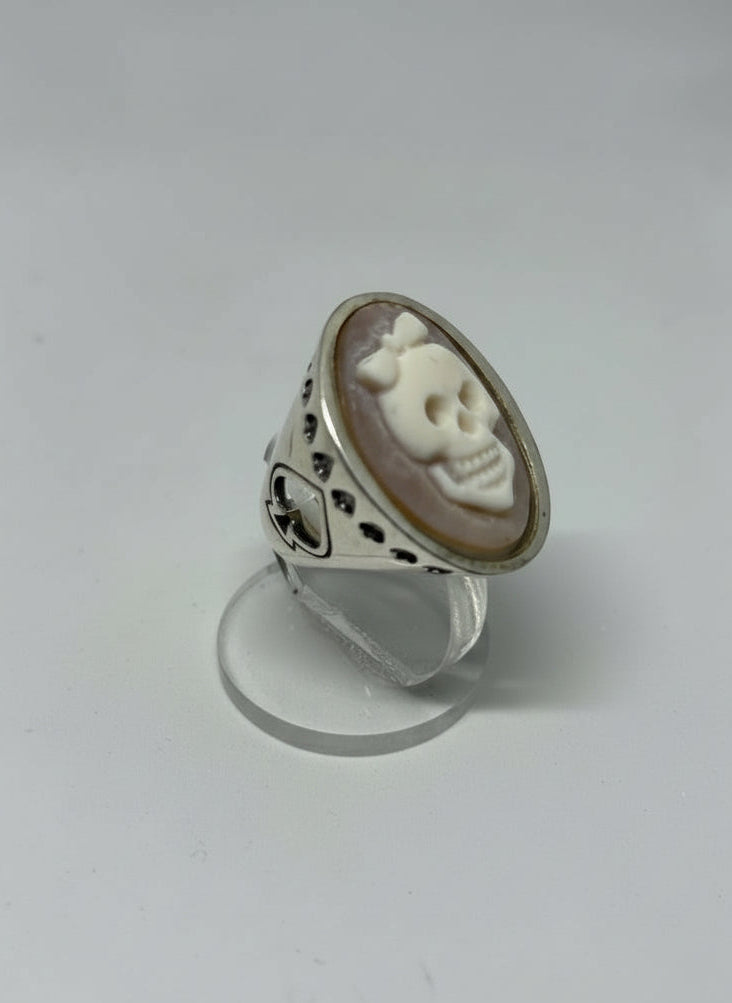 Anello in Cammeo Incisione "Teschio con Fiocco"