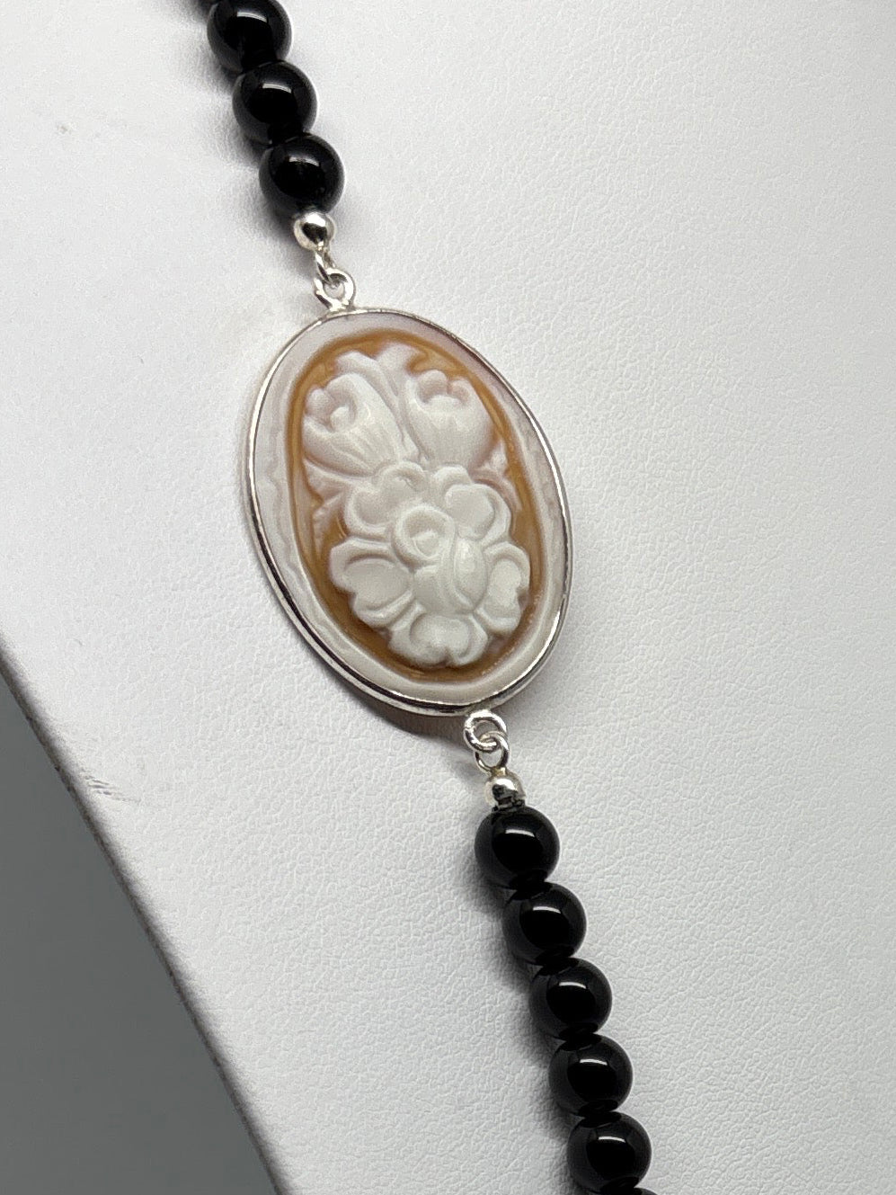 Collana in Agata e Cammeo incisione "Fiore"