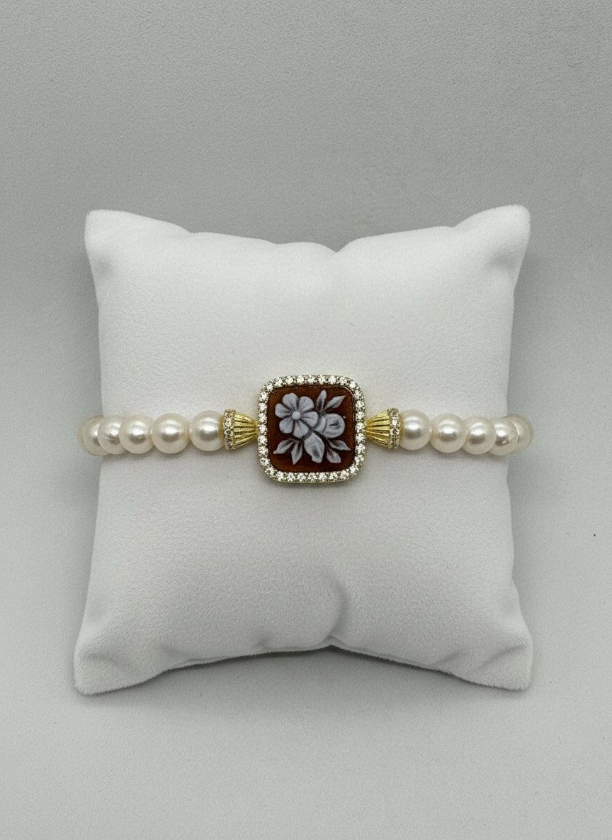 Bracciale in Perle e Cammeo incisione "Fiori"