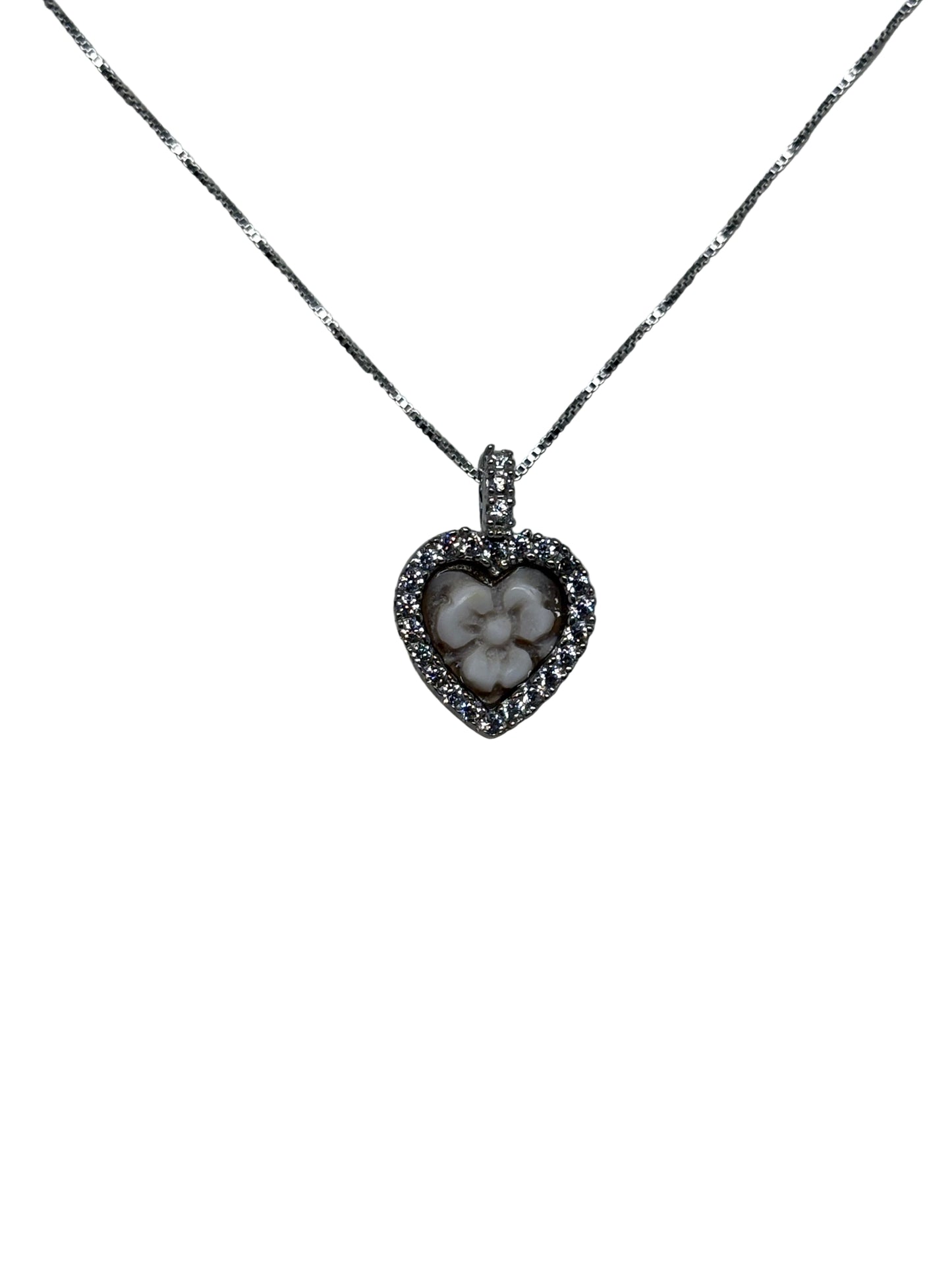 Collana in Cammeo Cuore incisione "Fiore"