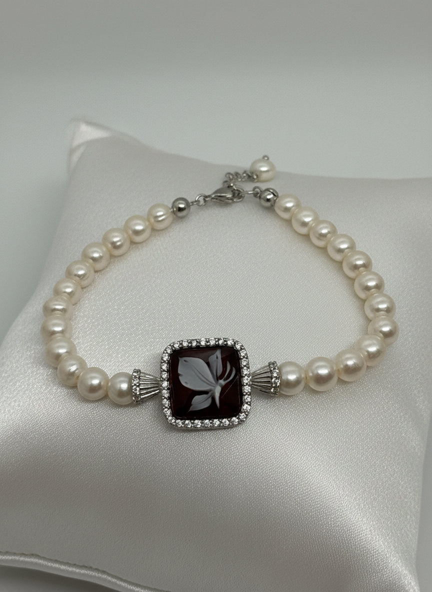 Bracciale in Perle e Cammeo incisione "Farfalla"