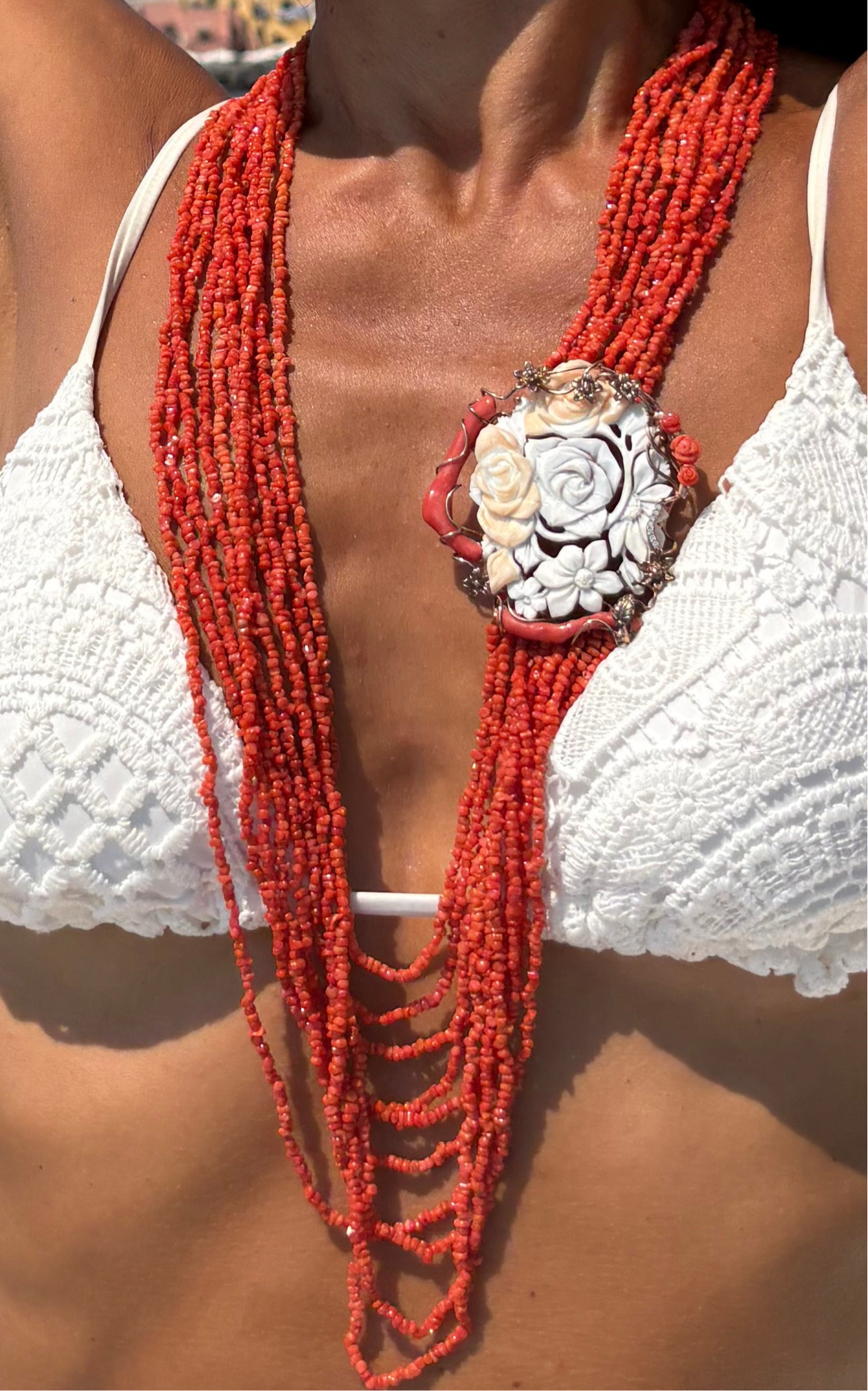 Collana in Corallo Rosso con Cammeo Incisione Fiori