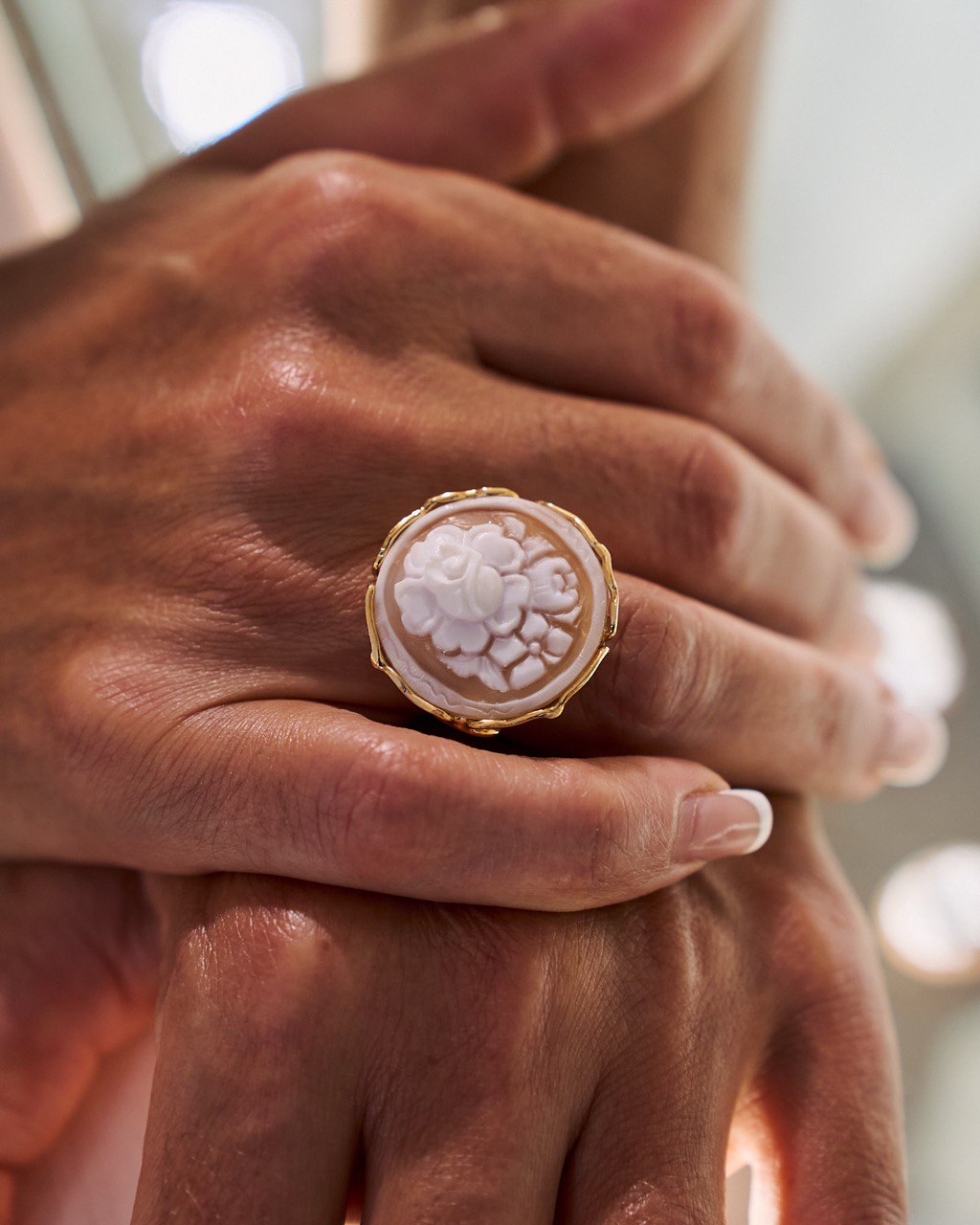 Anello in Cammeo Incisione Fiore