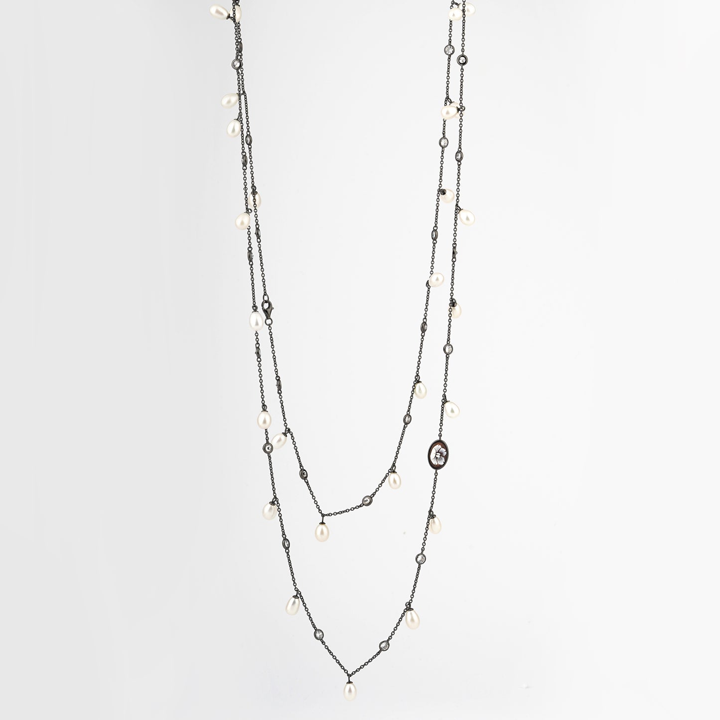 Collana-Arianna-Cammeo-Fiore-Rodio-Nero