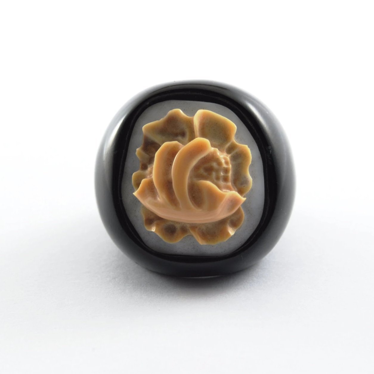 Onyx ring and carnelian flower