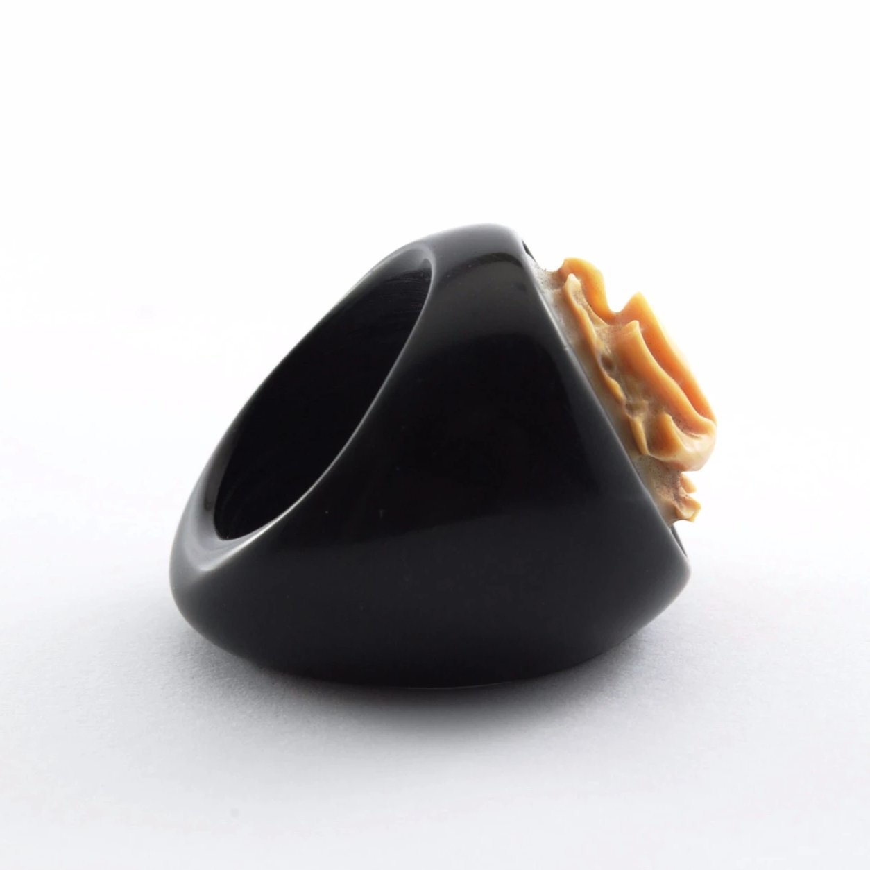 Onyx ring and carnelian flower