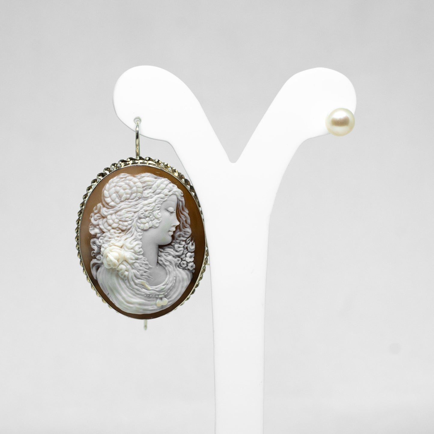 Single Cameo Earrings with Pearl