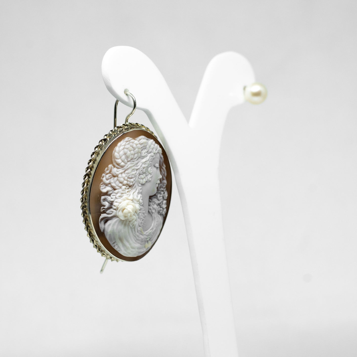 Single Cameo Earrings with Pearl