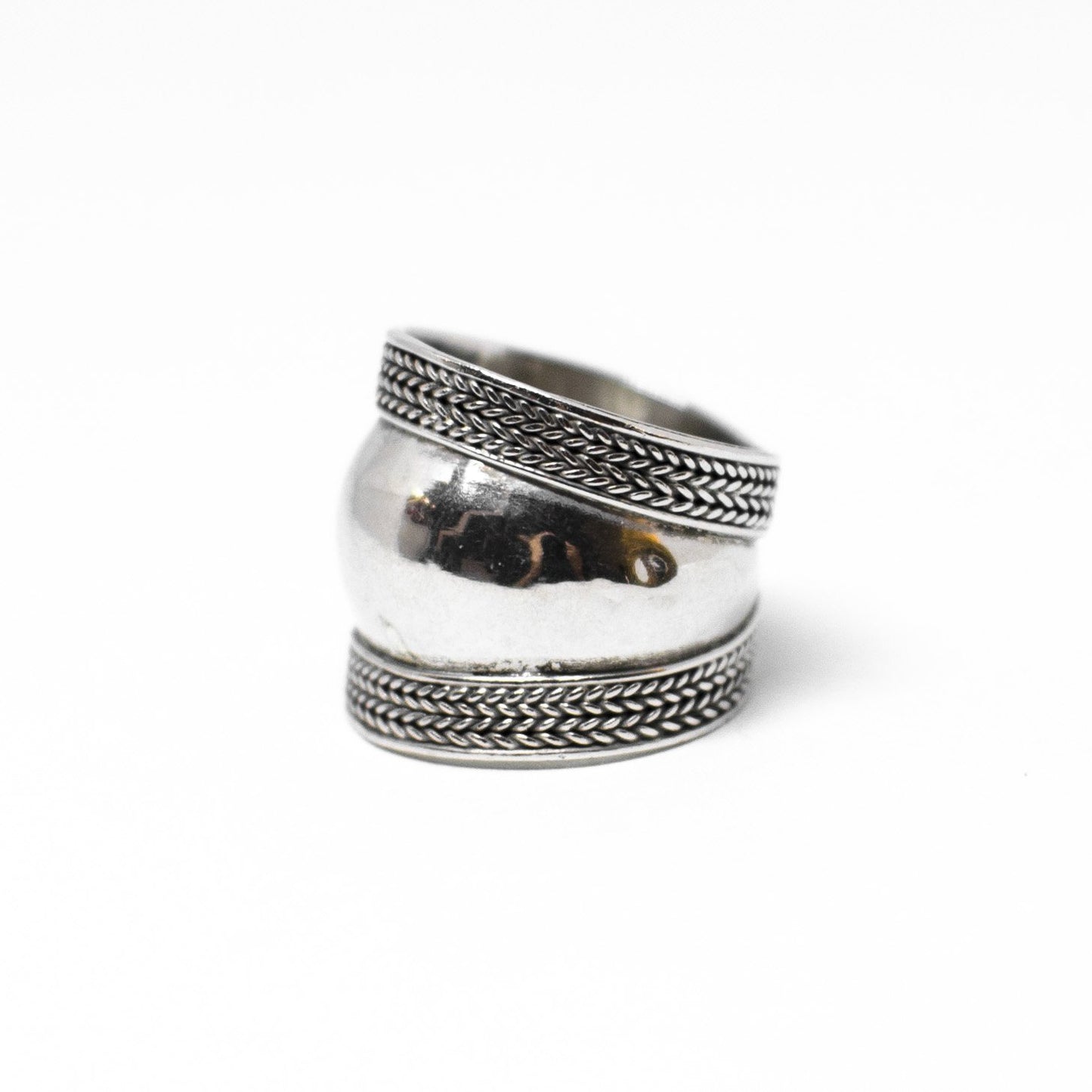 Ring entirely in silver
