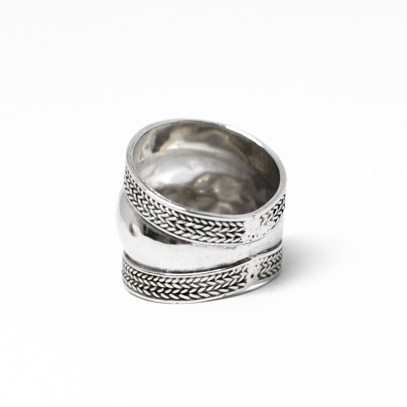 Ring entirely in silver