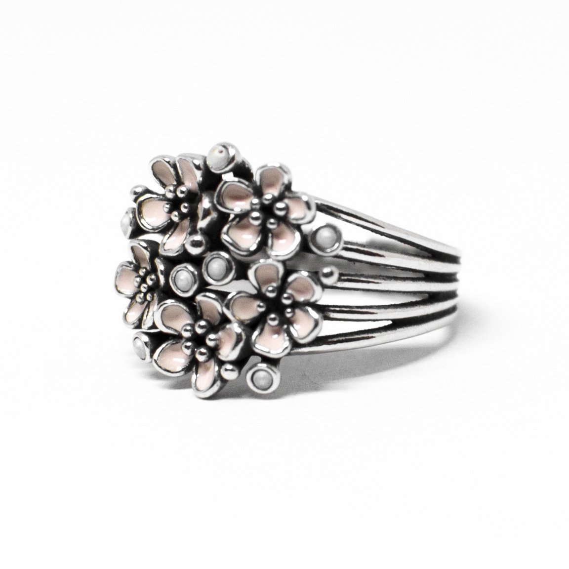 Floral ring entirely in enamelled silver