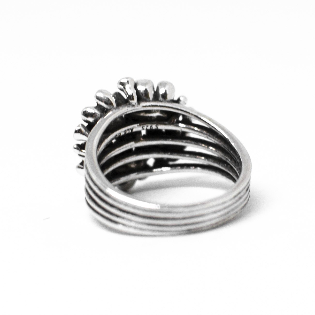 Floral ring entirely in enamelled silver