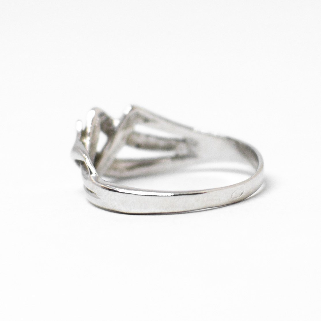 Ring entirely in silver