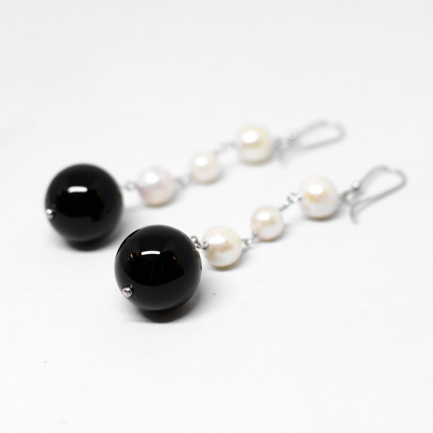 Pearl and agate earrings