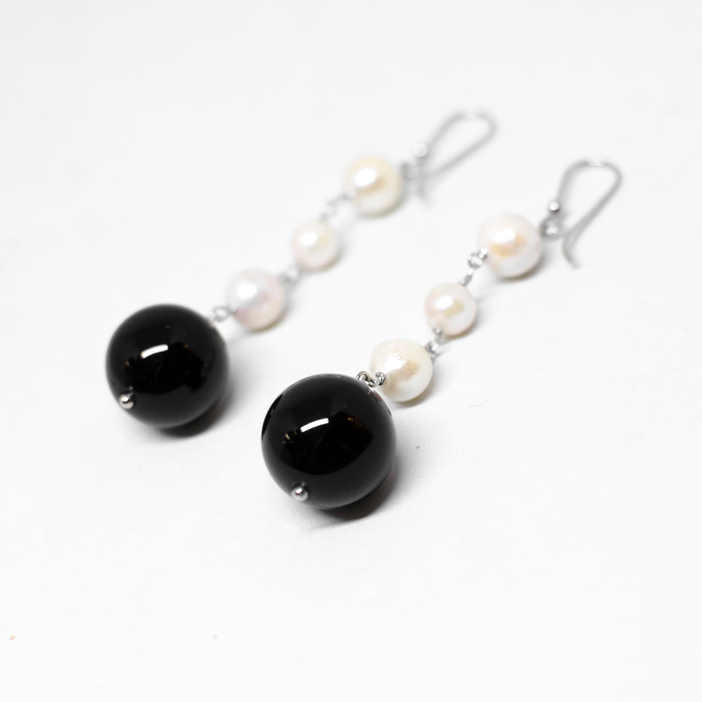 Pearl and agate earrings
