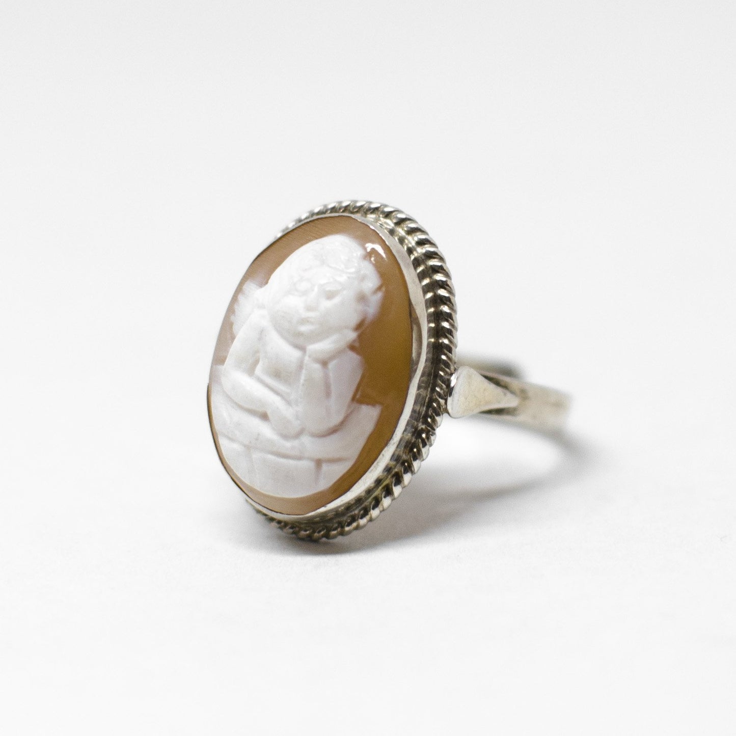 Putti Engraving Cameo Ring