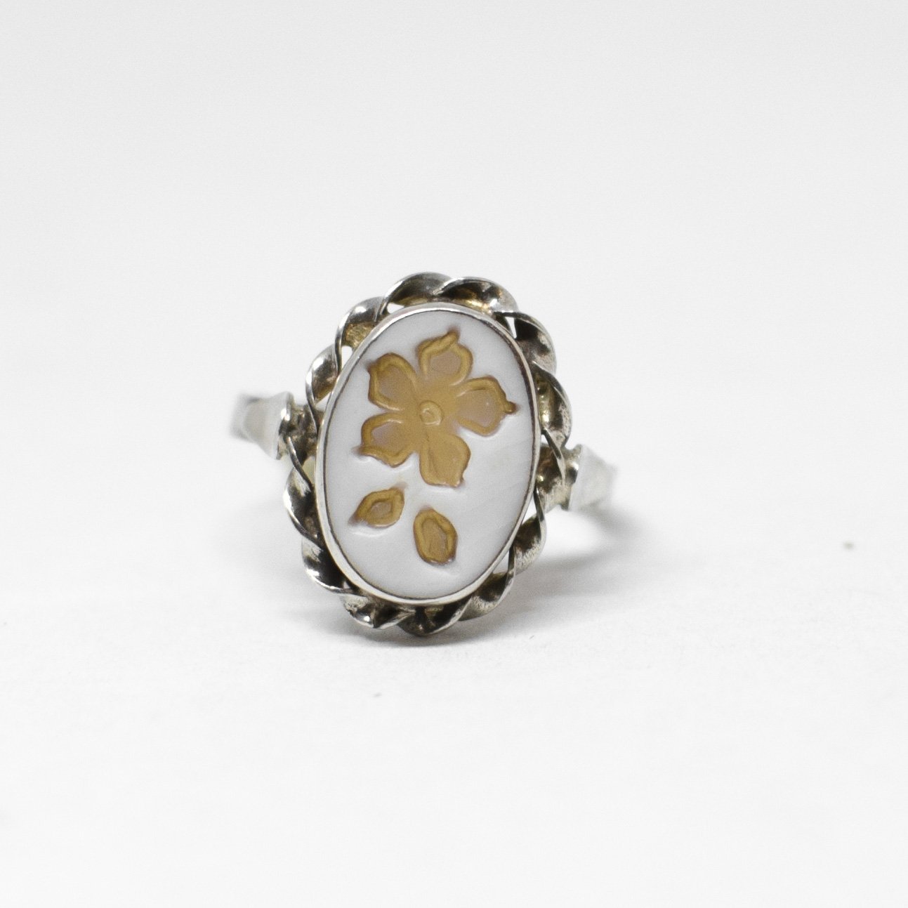 Cameo Ring Reverse Engraving Flowers