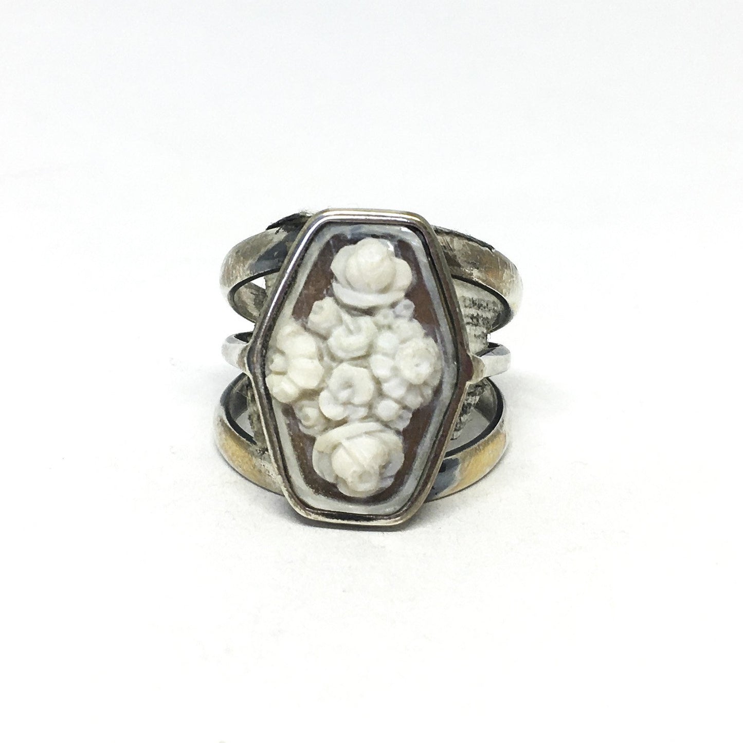 Cameo ring engraving flowers