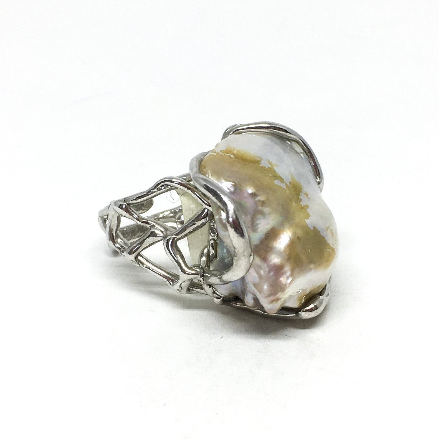 Anello con Perla Barocca