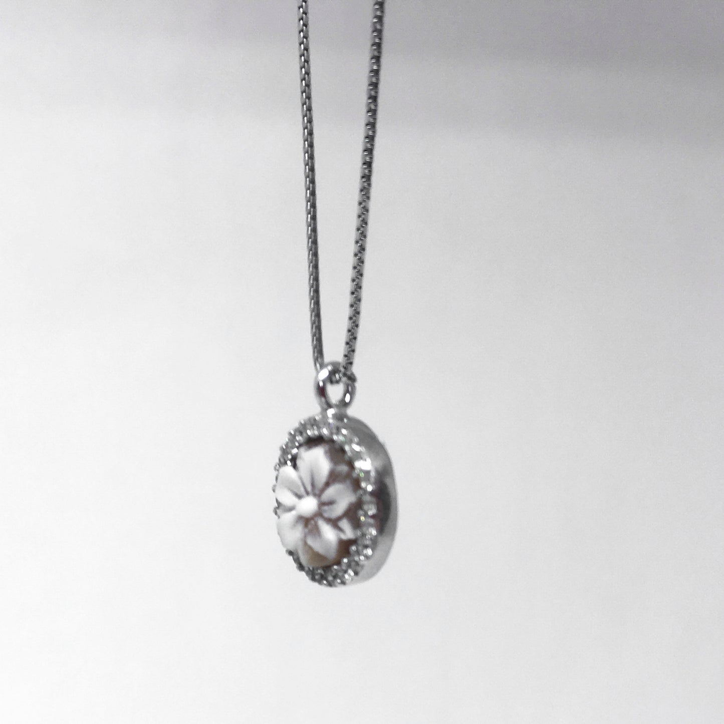 Collana Cammeo Fiore e Zirconi