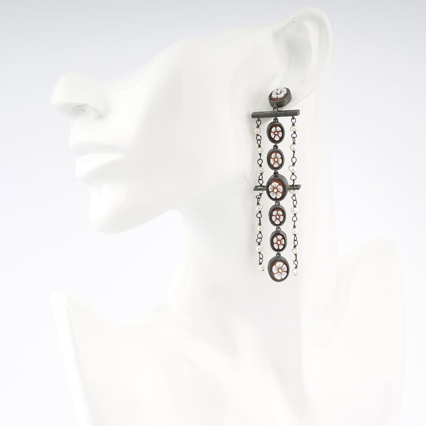 Orecchini Anastasia Cammeo Fiori Rodio Nero 2