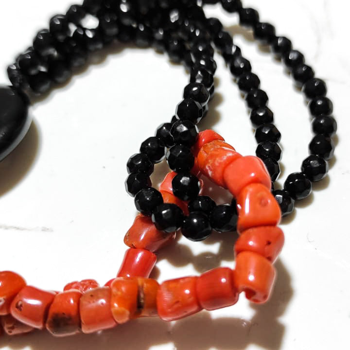 Red coral and agate bracelet