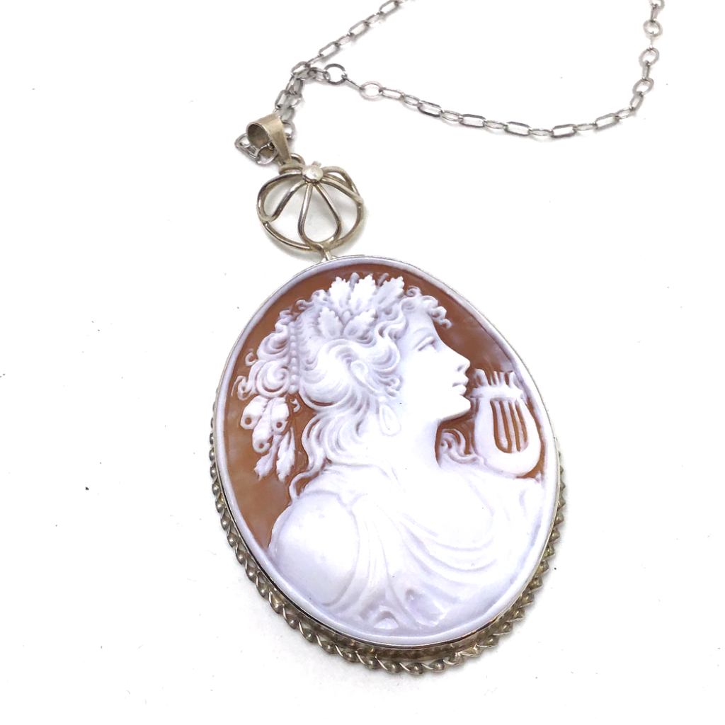 Pendente Cammeo Artistico Profilo Donna con Arpa