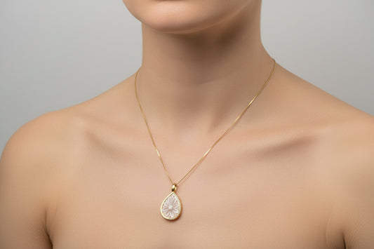 Collana in Cammeo incisione "Fiore"