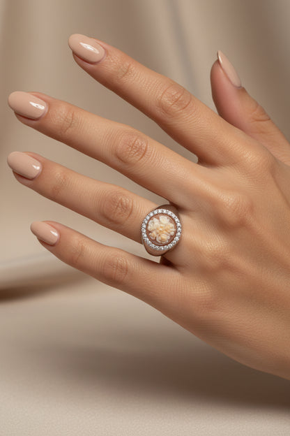 Anello in Cammeo Artistico incisione "Fiori"