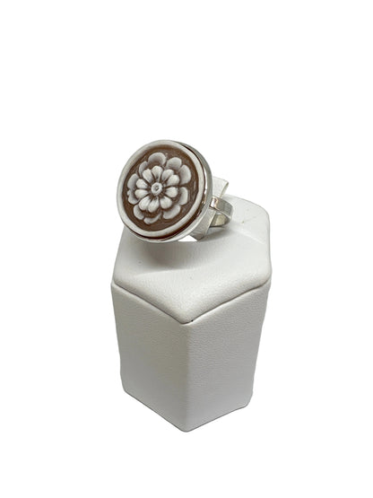 Anello in Cammeo incisione Fiore