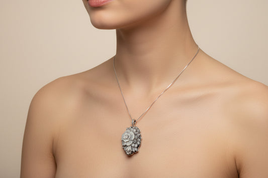 Pendente in Cammeo incisione "Fiore"