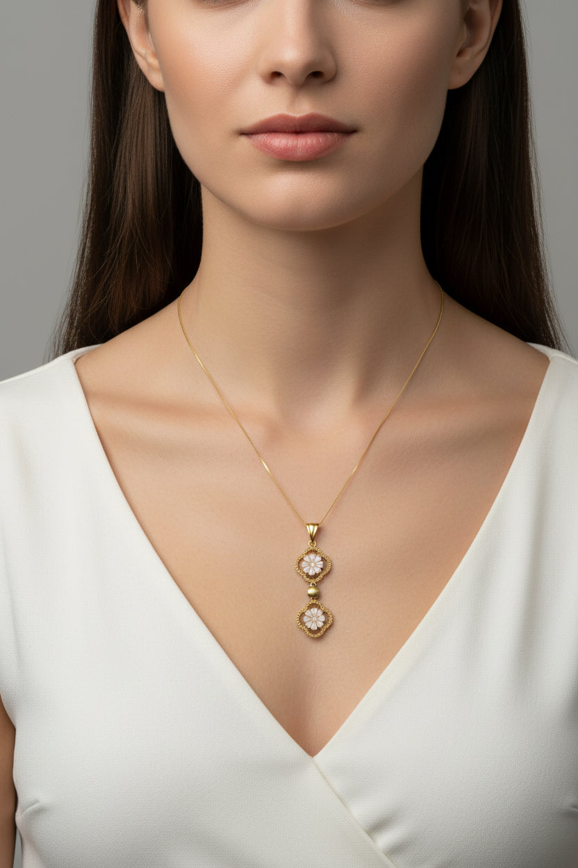 Pendente in Cammeo incisione "Fiore"