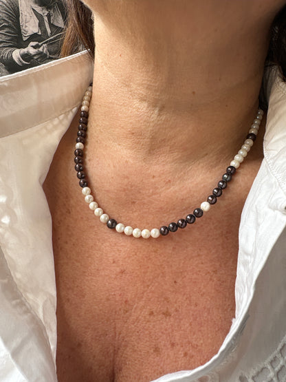 Collana dI Perle Bianche e Nere