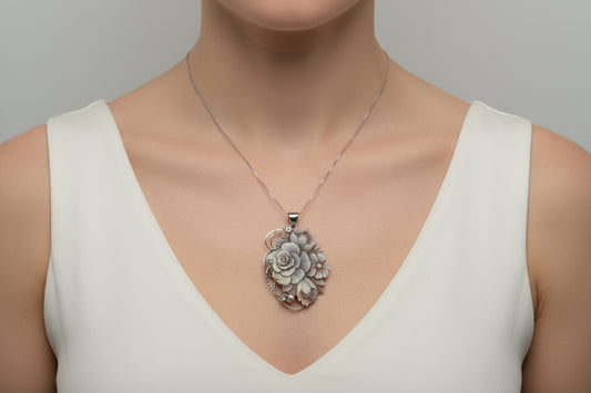 Pendente in Cammeo incisione "Fiori"