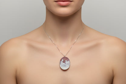 Spilla Pendente in Agata "Raffigurante due Sorelle"