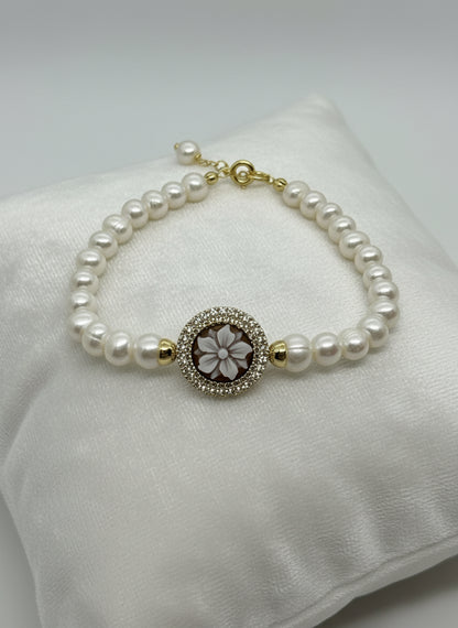 Bracciale in Perle e Cammeo incisione "Fiori"