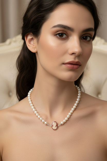 Collana in Perle e Cammeo incisione Volto di Donna