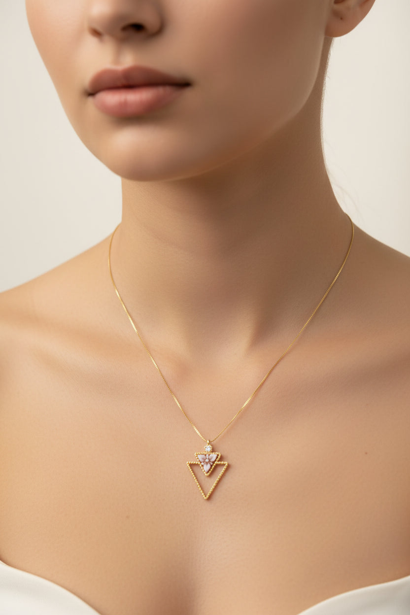 Collana in Cammeo incisione "Fiore"