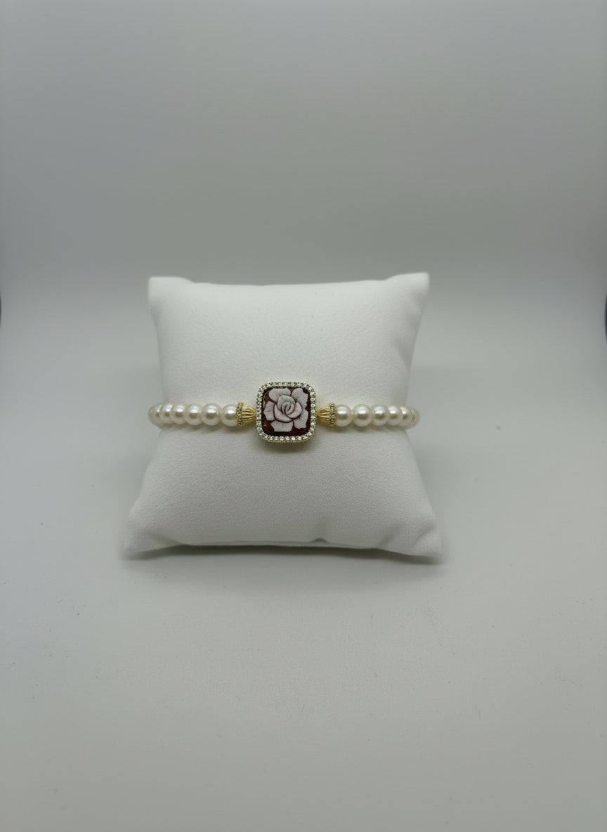 Bracciale in Perle e Cammeo incisione "Fiore"