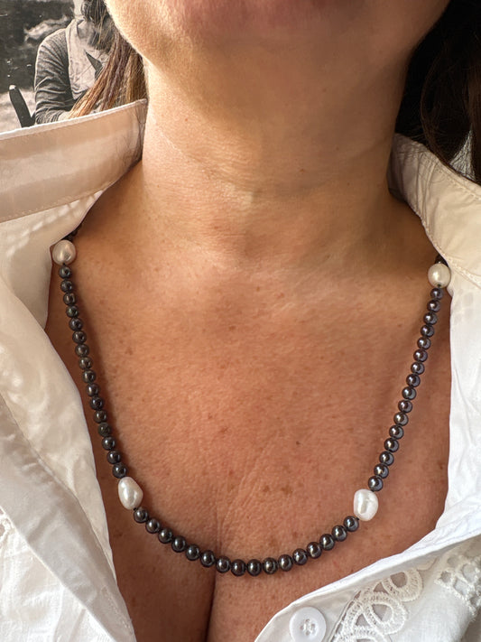 Collana di Perle Bianche e Nere