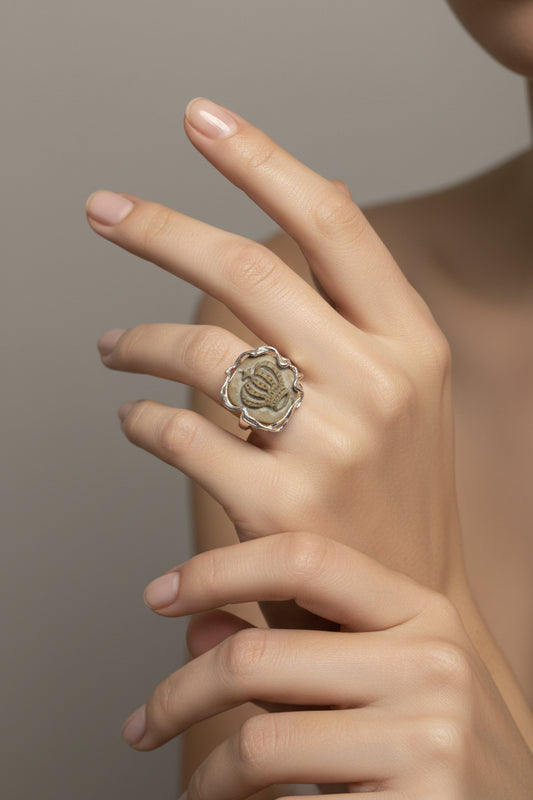 Anello in Cammeo incisione Corona