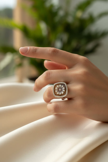 Anello in Cammeo incisione Fiore