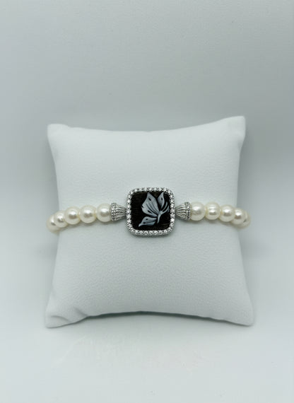 Bracciale in Perle e Cammeo incisione "Farfalla"