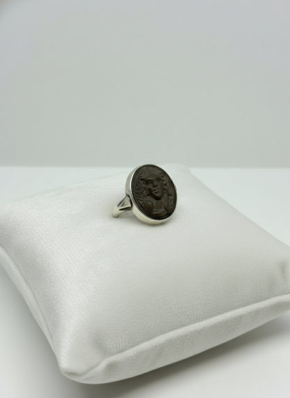 Anello in Cammeo e Pietra Lavica "Putto"