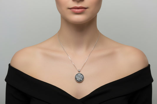 Collana in Cammeo incisione "Fiore"