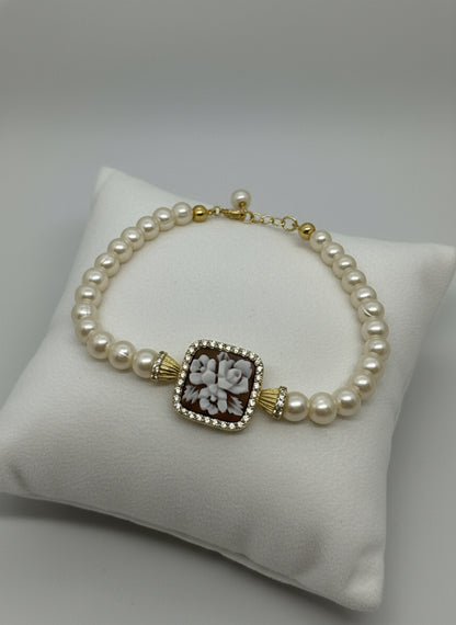 Bracciale in Perle e Cammeo incisione "Fiore"